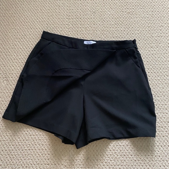 Super cute shorts with front flap - Picture 5 of 5